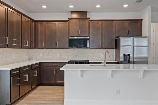 8013 COLBY CIRCLE, Orlando, FL 32817
