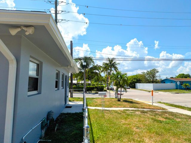 628 Monroe Drive Front, West Palm Beach, FL 33405