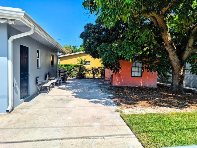 628 Monroe Drive Front, West Palm Beach, FL 33405