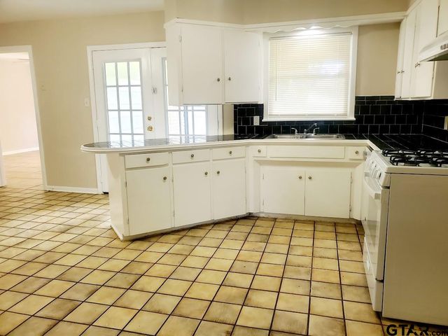 3105 Faith LN, Tyler, TX 75701