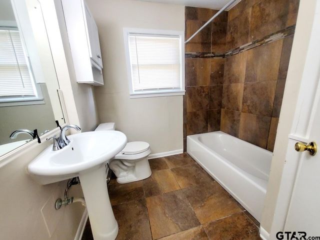 3105 Faith LN, Tyler, TX 75701