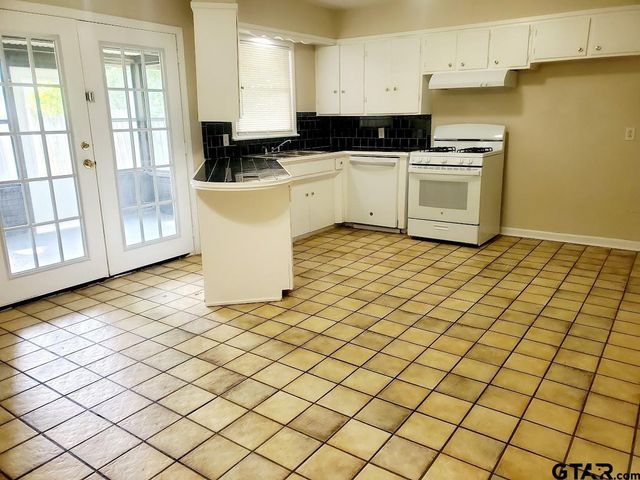 3105 Faith LN, Tyler, TX 75701