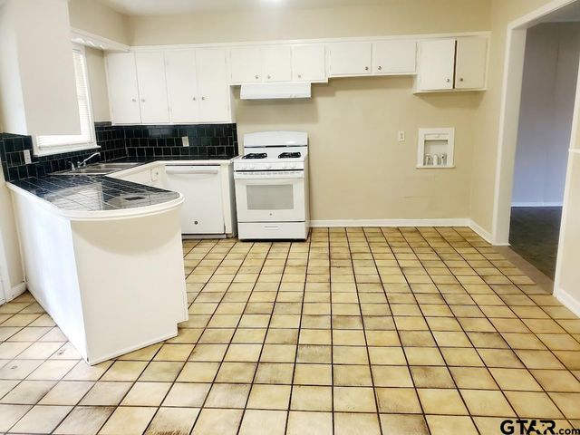 3105 Faith LN, Tyler, TX 75701