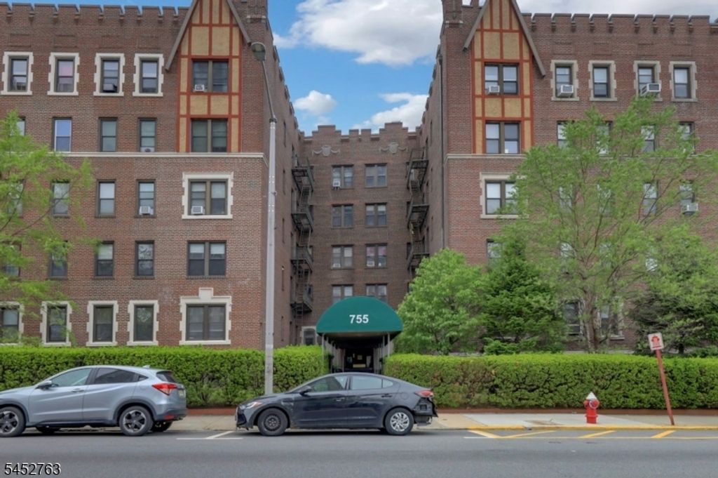 755 Anderson Ave, Cliffside Park Boro, NJ 07010 — photo 2