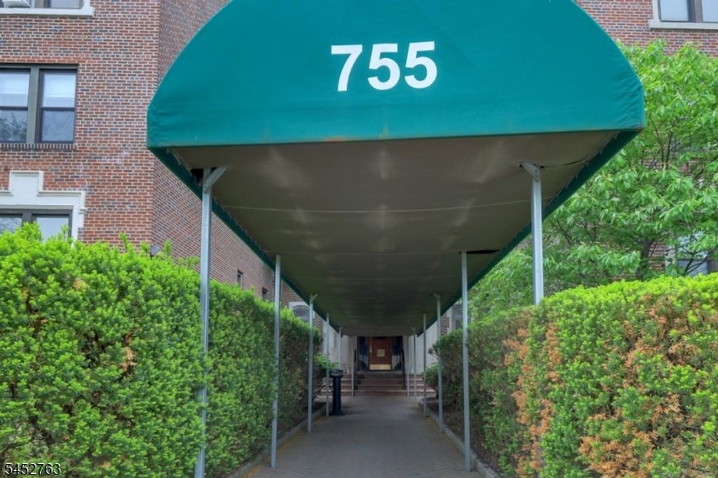 755 Anderson Ave, Cliffside Park Boro, NJ 07010 — photo 3