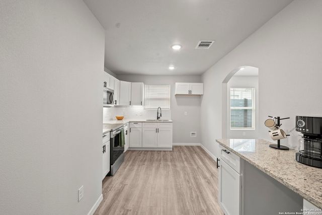 2614 W Poplar, San Antonio, TX 78207