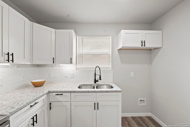2614 W Poplar, San Antonio, TX 78207