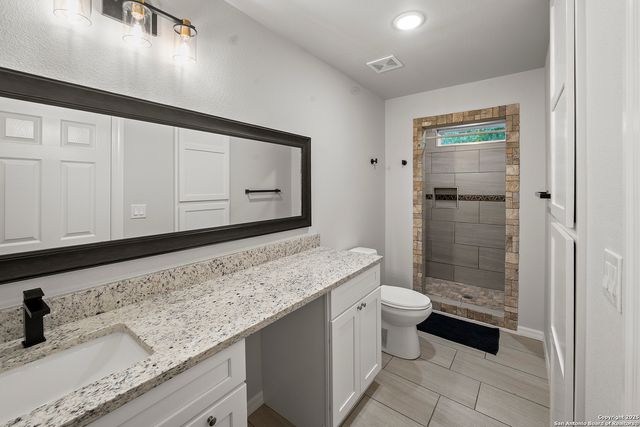 2614 W Poplar, San Antonio, TX 78207