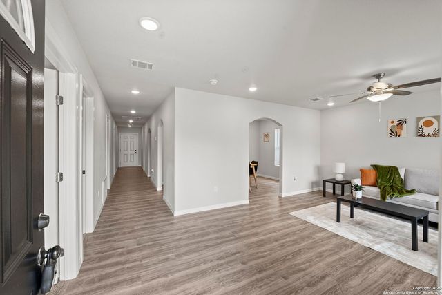 2614 W Poplar, San Antonio, TX 78207