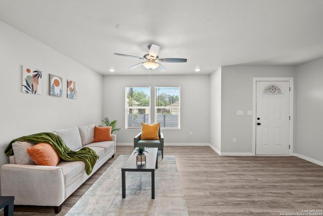 2614 W Poplar, San Antonio, TX 78207