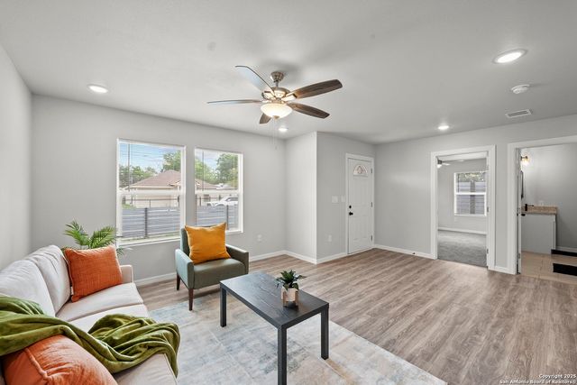2614 W Poplar, San Antonio, TX 78207