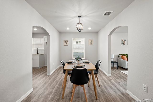 2614 W Poplar, San Antonio, TX 78207