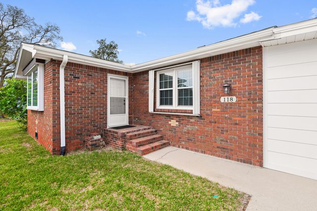 118 Palmetto Avenue, Mary Esther, FL 32569