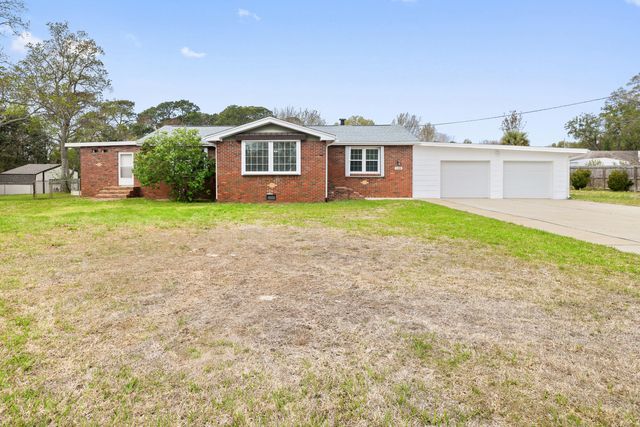 118 Palmetto Avenue, Mary Esther, FL 32569