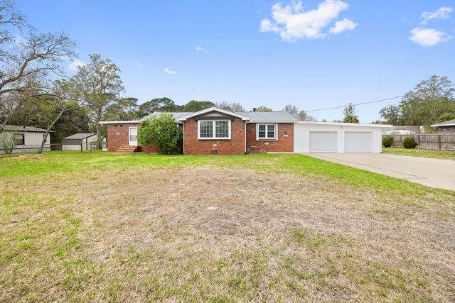 118 Palmetto Avenue, Mary Esther, FL 32569