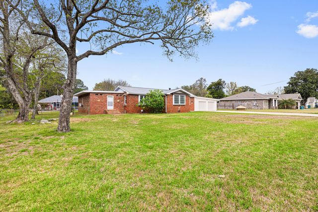 118 Palmetto Avenue, Mary Esther, FL 32569