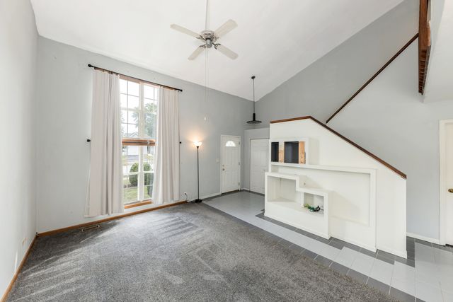 3242 Gresham Lane E Lane, Aurora, IL 60504