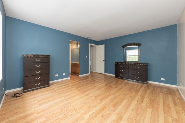 3242 Gresham Lane E Lane, Aurora, IL 60504