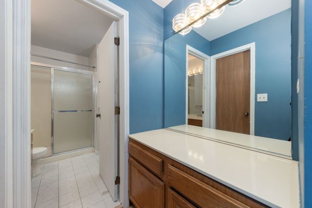 3242 Gresham Lane E Lane, Aurora, IL 60504