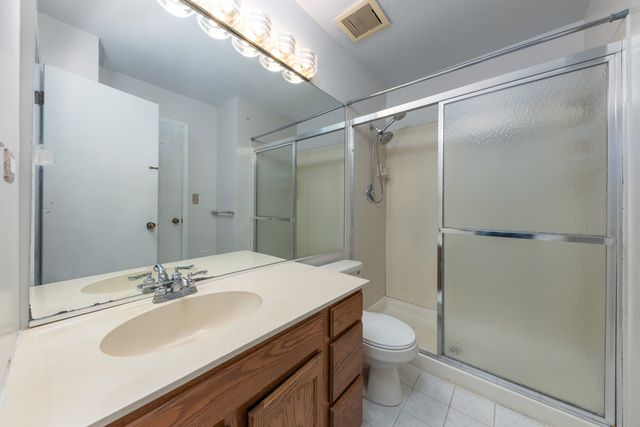3242 Gresham Lane E Lane, Aurora, IL 60504