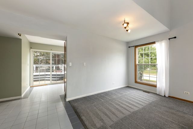 3242 Gresham Lane E Lane, Aurora, IL 60504