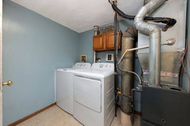 3242 Gresham Lane E Lane, Aurora, IL 60504