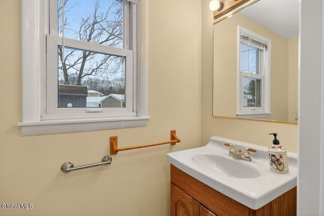 2 Dawn Drive, Colonie, NY 12205