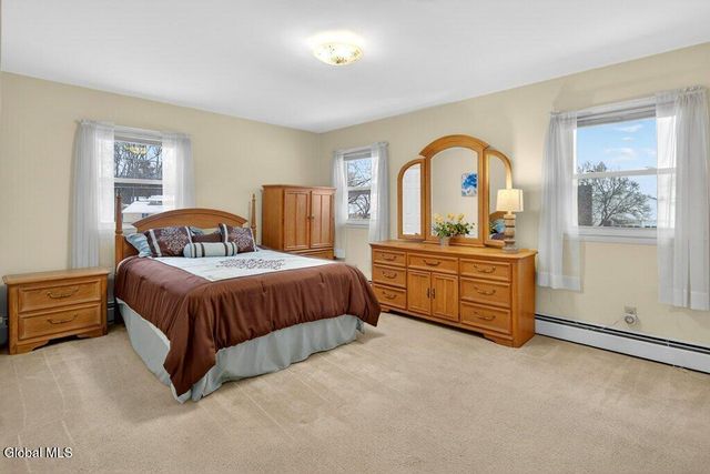 2 Dawn Drive, Colonie, NY 12205