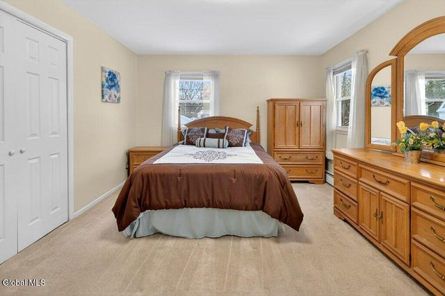 2 Dawn Drive, Colonie, NY 12205