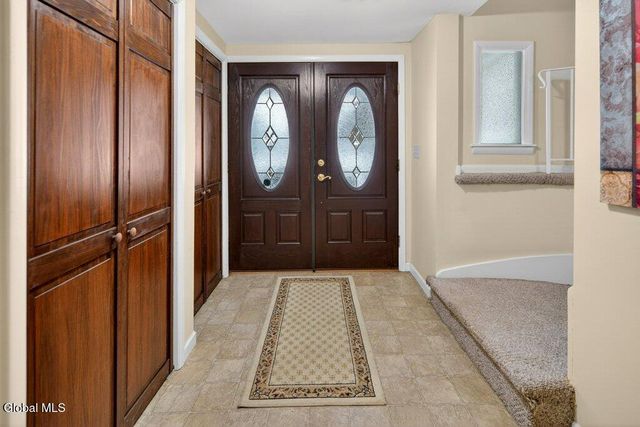 2 Dawn Drive, Colonie, NY 12205