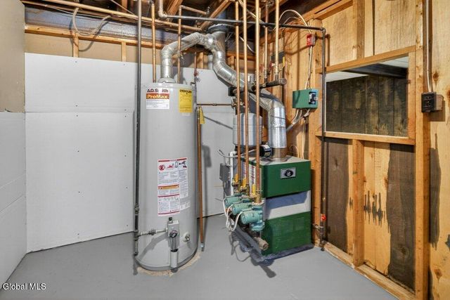 2 Dawn Drive, Colonie, NY 12205