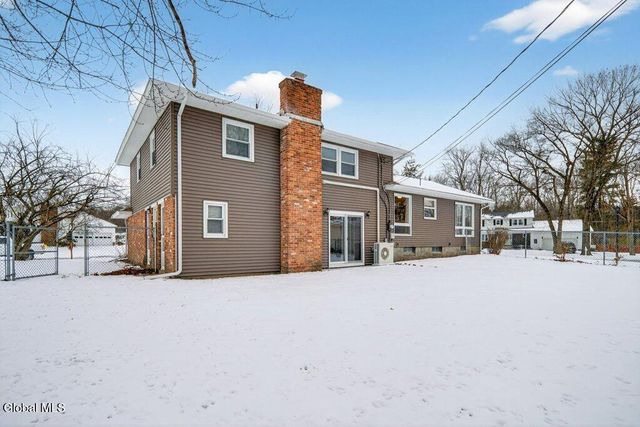 2 Dawn Drive, Colonie, NY 12205