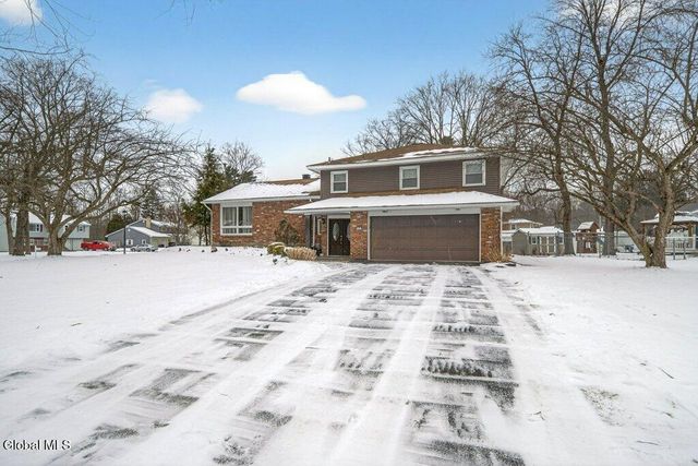 2 Dawn Drive, Colonie, NY 12205