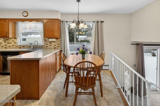 2 Dawn Drive, Colonie, NY 12205