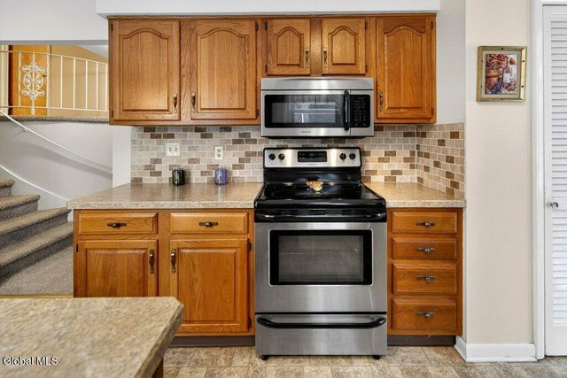 2 Dawn Drive, Colonie, NY 12205