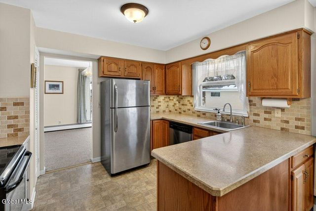 2 Dawn Drive, Colonie, NY 12205