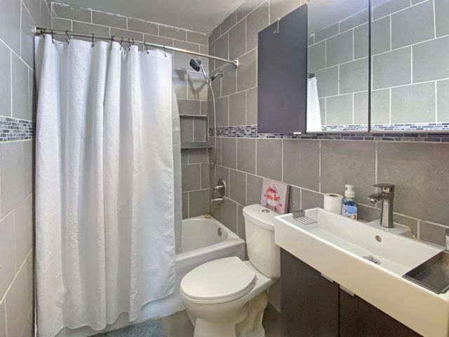 703 N Glenwood Avenue, Griffith, IN 46319