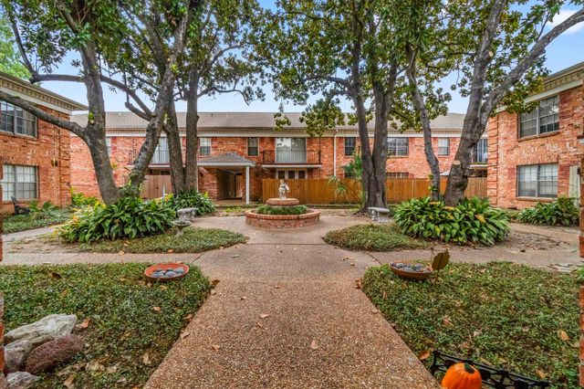 2824 Briarhurst Drive 14, Houston, TX 77057