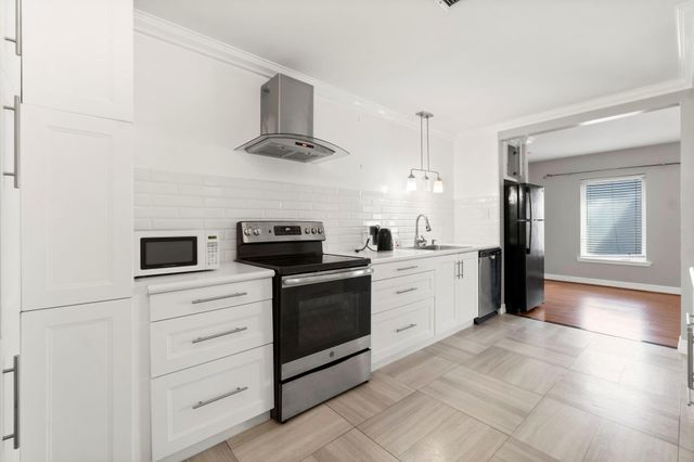 2824 Briarhurst Drive 14, Houston, TX 77057