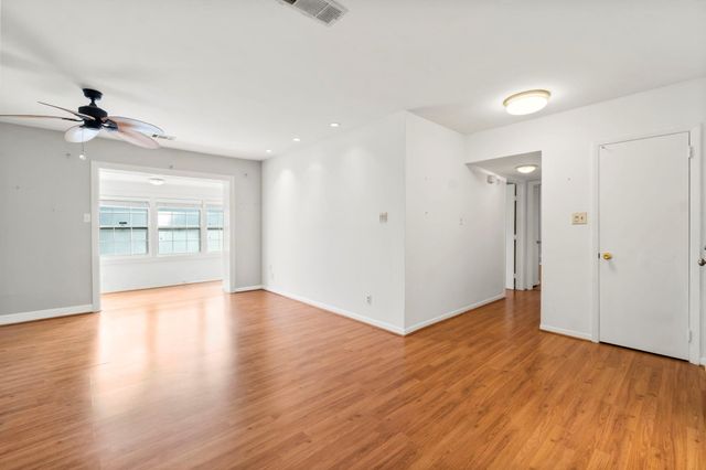 2824 Briarhurst Drive 14, Houston, TX 77057