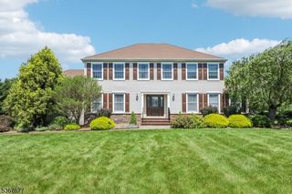 211 Woods End Dr, Bernards Twp., NJ 07920