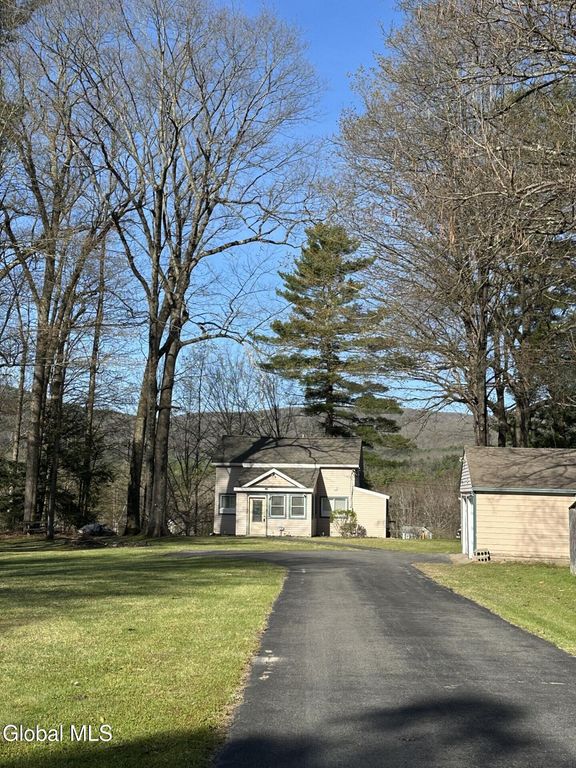 107 Harris Avenue, Lake Luzerne, NY 12846