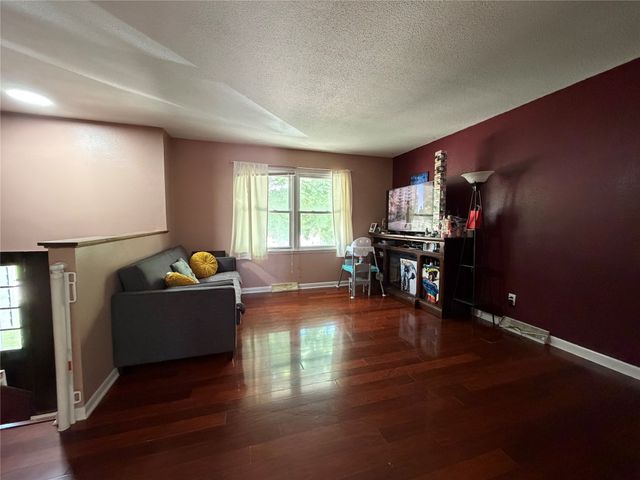 1105 Bundy Street, Des Moines, IA 50315