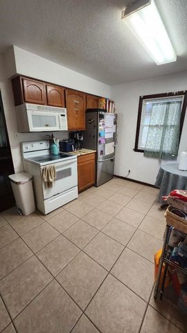 1105 Bundy Street, Des Moines, IA 50315