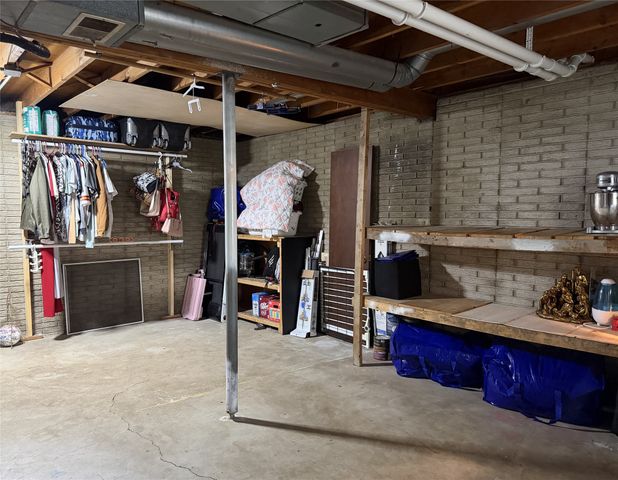 1105 Bundy Street, Des Moines, IA 50315