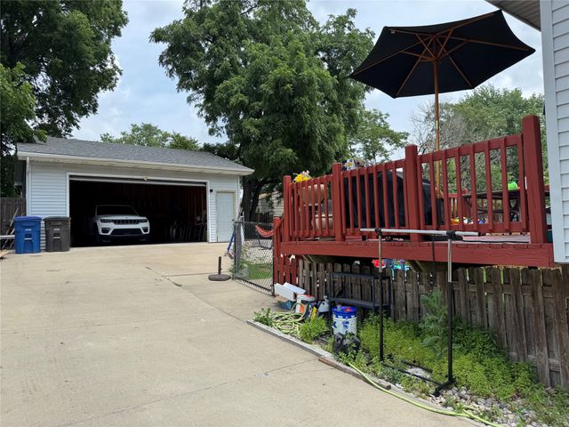 1105 Bundy Street, Des Moines, IA 50315