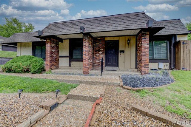 1311 Musket Hollow F, St Charles, MO 63303