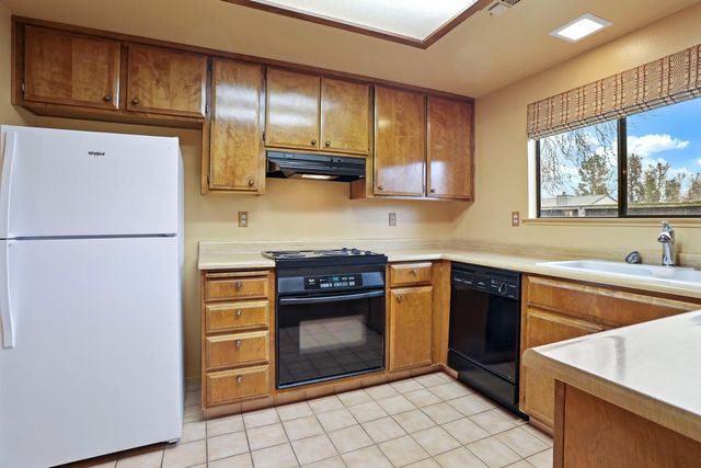 5071 Moss Creek Cir, Stockton, CA 95219