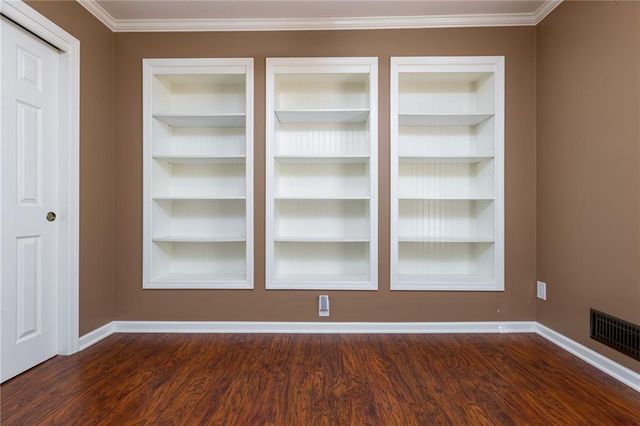 4900 Norwood Court, Kansas City, MO 64133