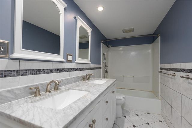 4900 Norwood Court, Kansas City, MO 64133